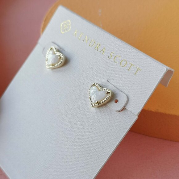 Kendra Scott - Ari Heart Ivory Mother-Of-Pearl Gold Stud Earrings - NEW - Picture 3 of 3